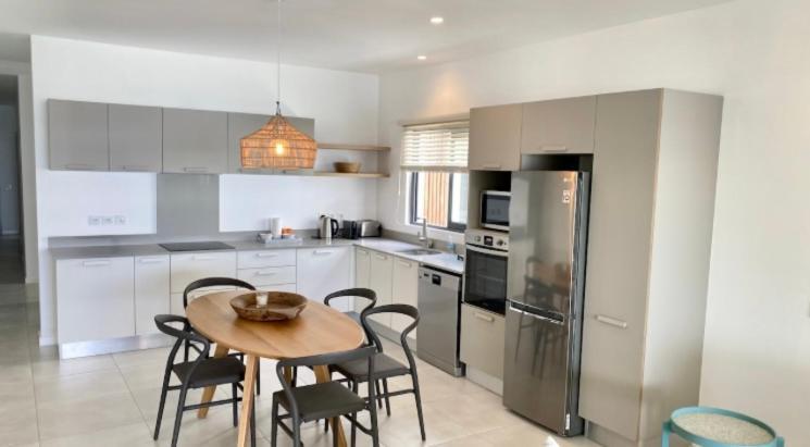 East Coast Beachfront Luxury - Eastern Blue Apartments Poste Lafayette Екстериор снимка