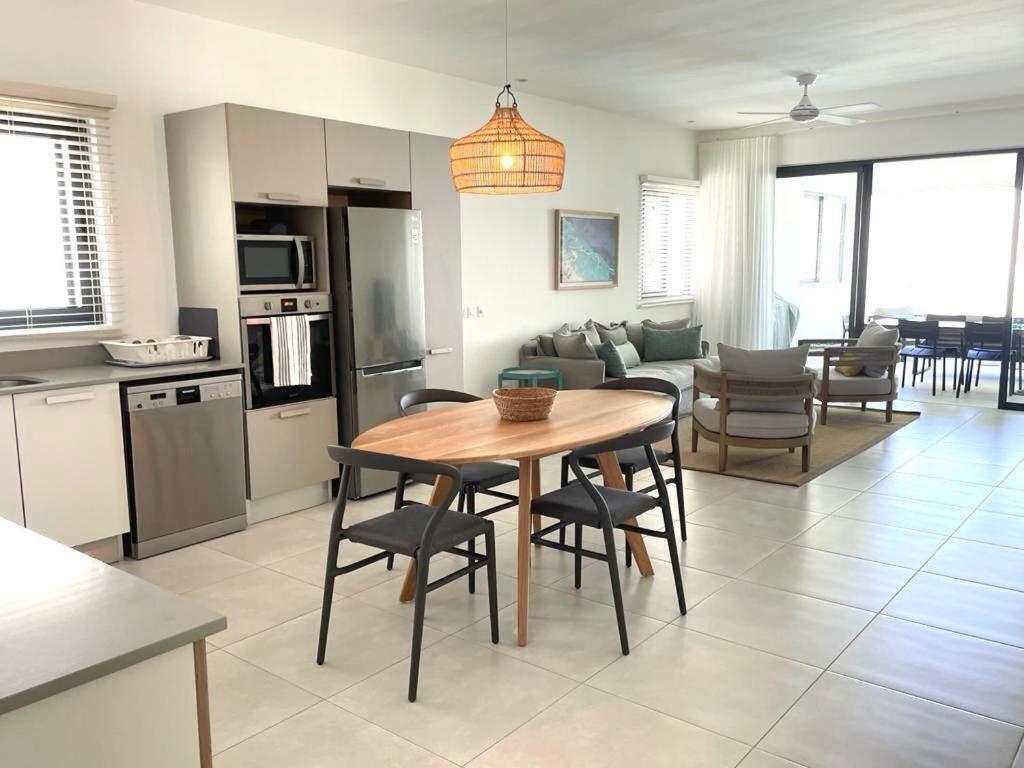 East Coast Beachfront Luxury - Eastern Blue Apartments Poste Lafayette Екстериор снимка